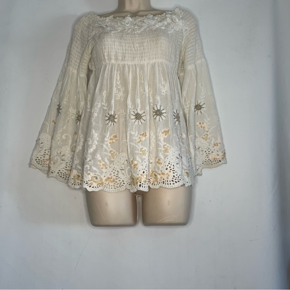 Veranda by Vina - Elegant Lace Blouse ** a bit of discoloration